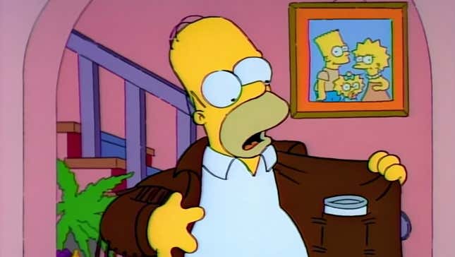 Homer öffnet seine Jacke, um ein längst verlorenes Bier zu enthüllen. 